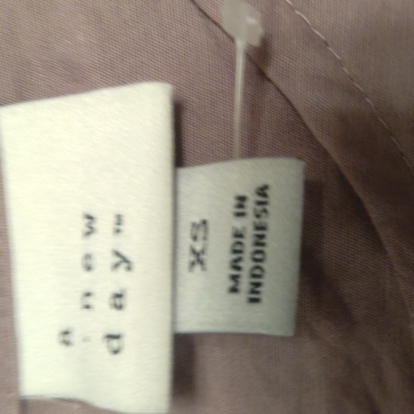 New with tag blouse - Picture 3 of 3